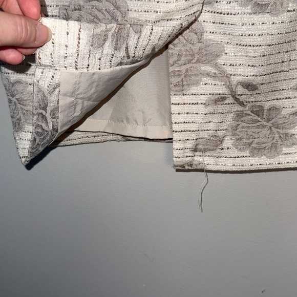 Ann Taylor Beige Floral Pencil Skirt Size 6 Petite Cream Romantic Floral Date - Picture 5 of 12